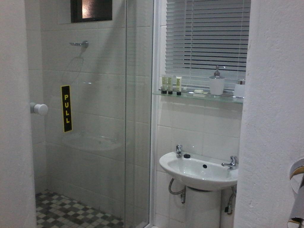 Aliwal Villa Guest Lodge 外观 照片