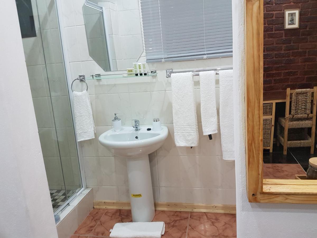 Aliwal Villa Guest Lodge 外观 照片
